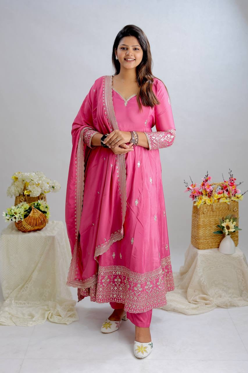 Heavy embroidery Crepe Suit set | LUXURYEMPORIUM | RaniColor