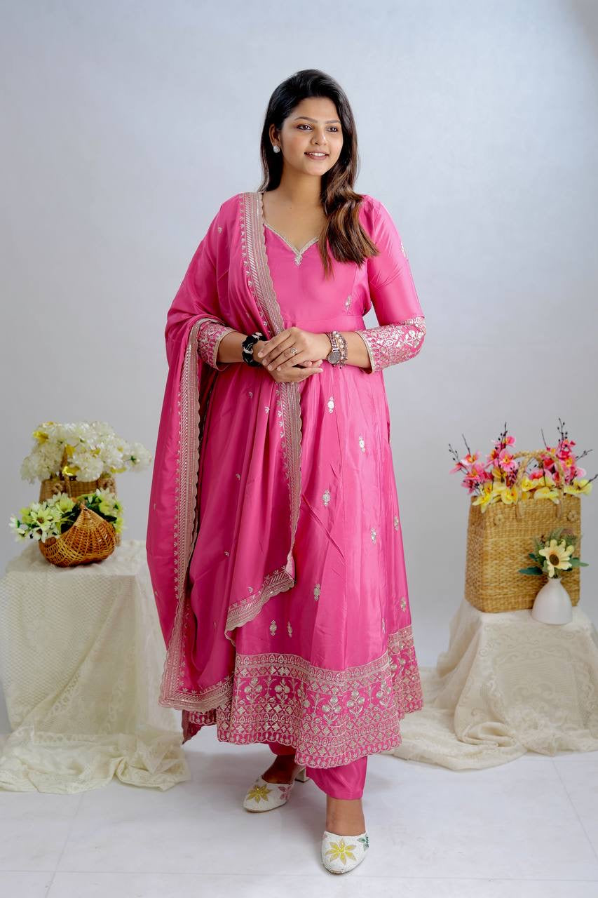 Heavy embroidery Crepe Suit set | LUXURYEMPORIUM | RaniColor