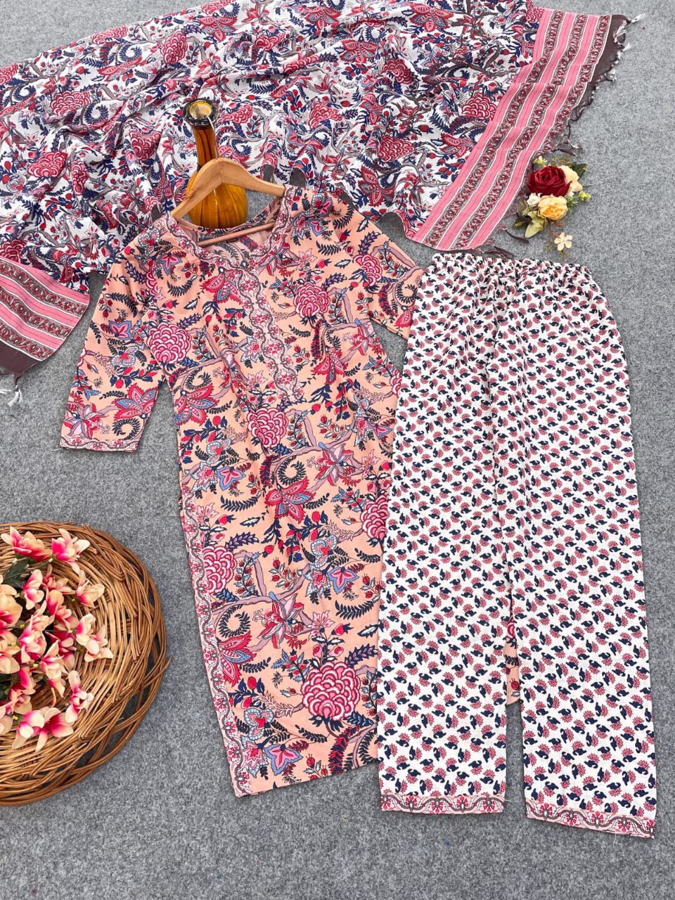 Manik wadrobe Kurta Dupatta with Gotta Work