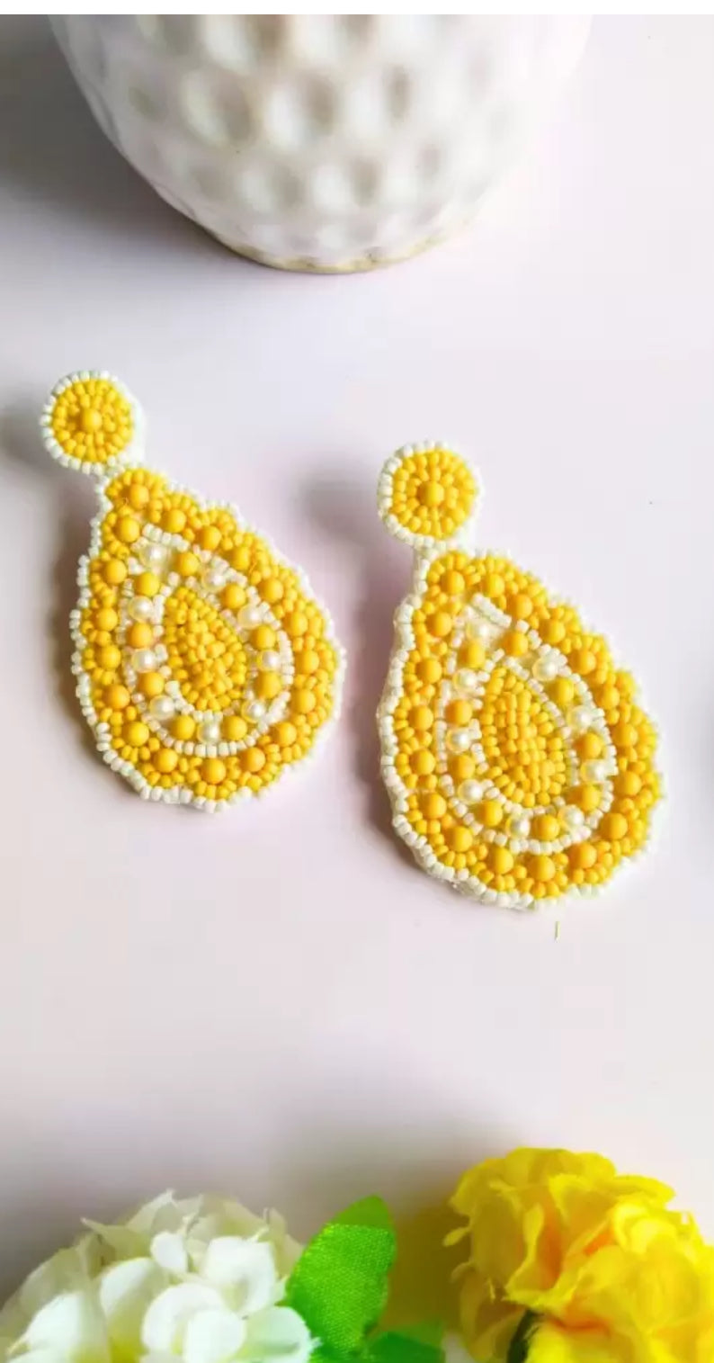Crunchy
Women Beaded Earrings
