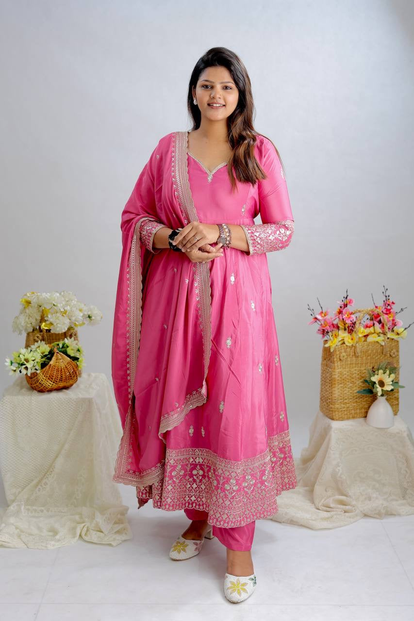 Heavy embroidery Crepe Suit set | LUXURYEMPORIUM | RaniColor