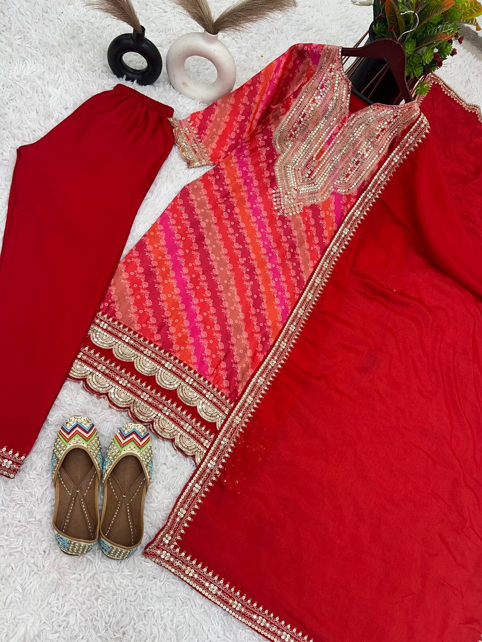 Party look Chinon Heavy Embroidery Suit