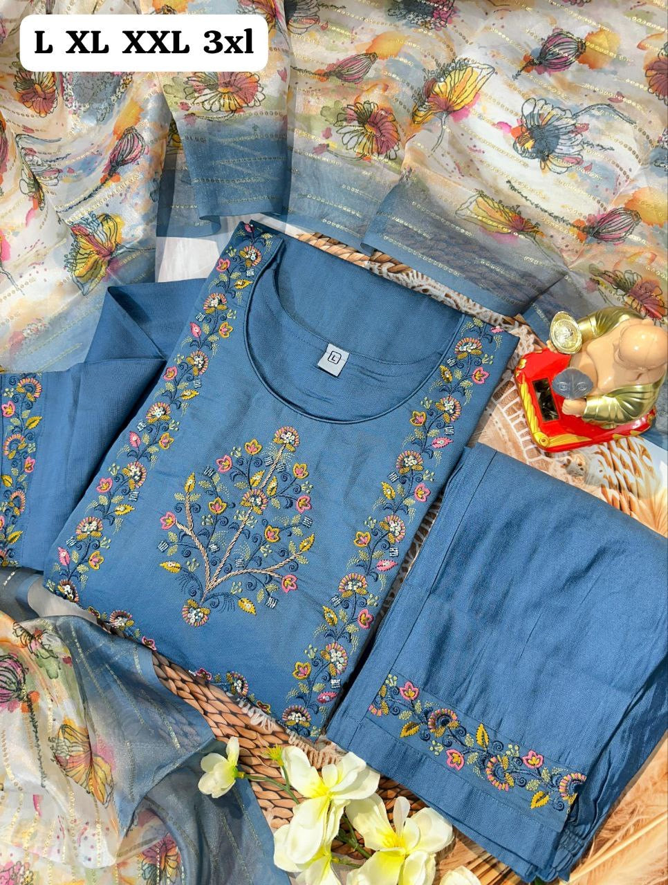 Luxury Emporium Muslin kurta set with Pants