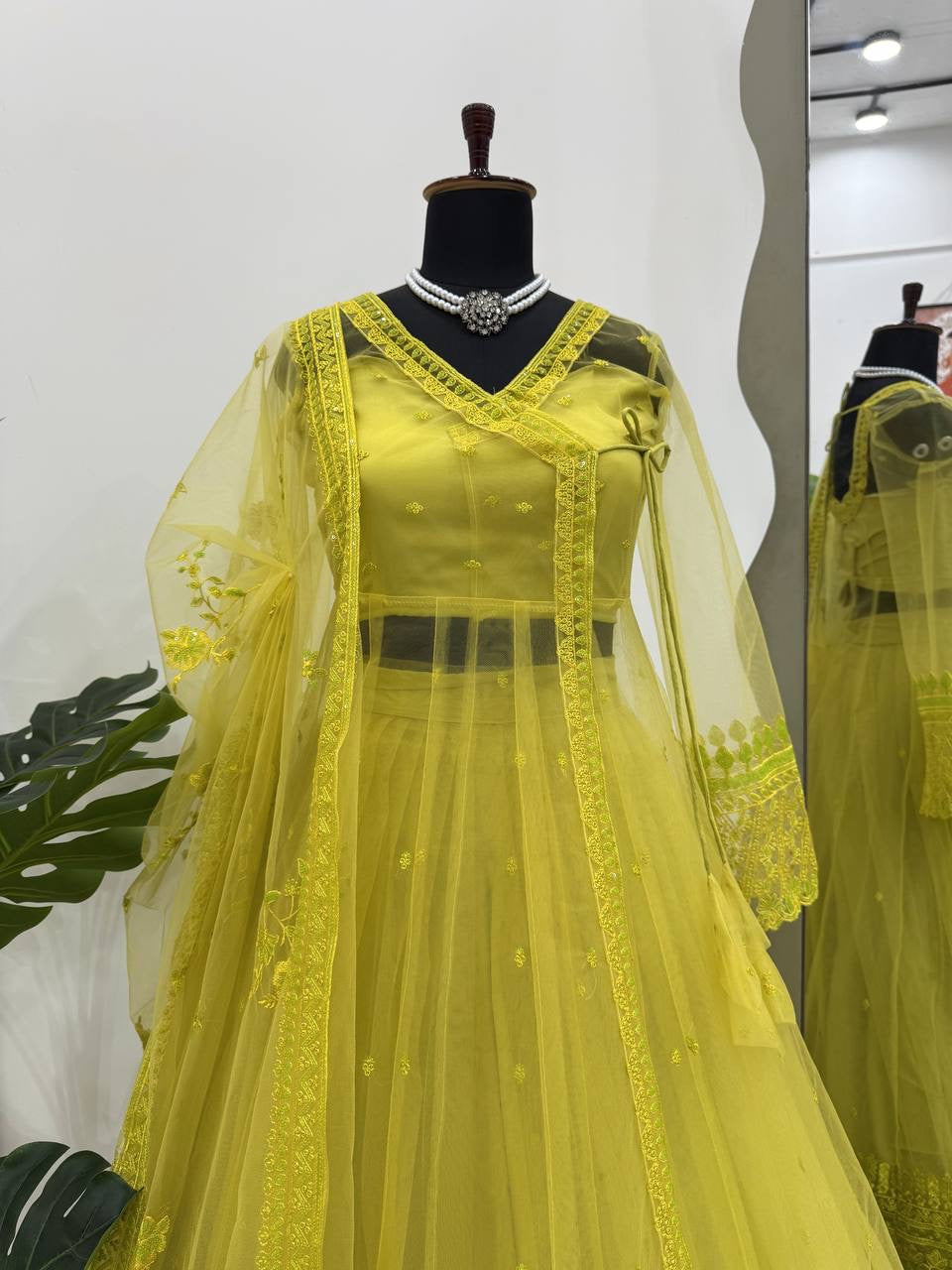 NOORZARA | Luxury Emporium | Partywear Set | Thread with Sequin Embroidery