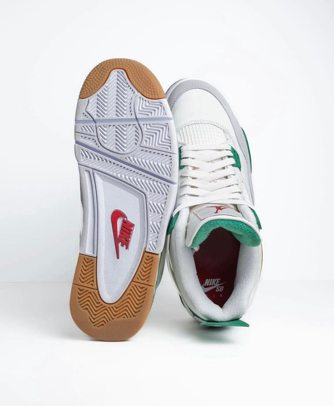 Nike SB x Air Jordan 4
Pine Green| LUXURY EMPORIUM | SNEAKERS MEN