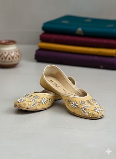 SWAG JUTTI | YELLOW TRADITIONAL EMBROIDERY HEAVY WORK |PARTYWEAR JUTTI MOJRI | LUXURYEMPORIUM | RAWSHOE|