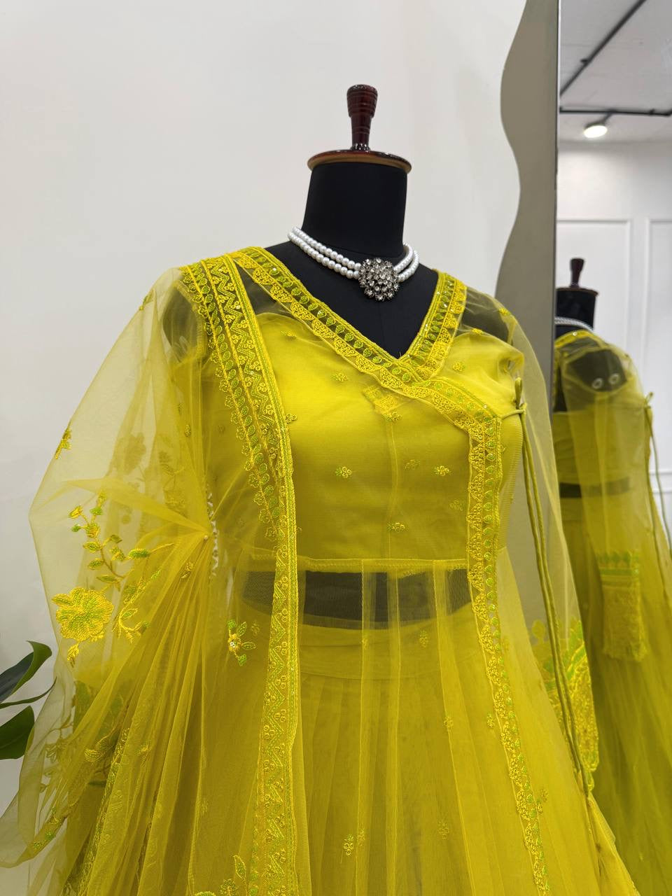 NOORZARA | Luxury Emporium | Partywear Set | Thread with Sequin Embroidery