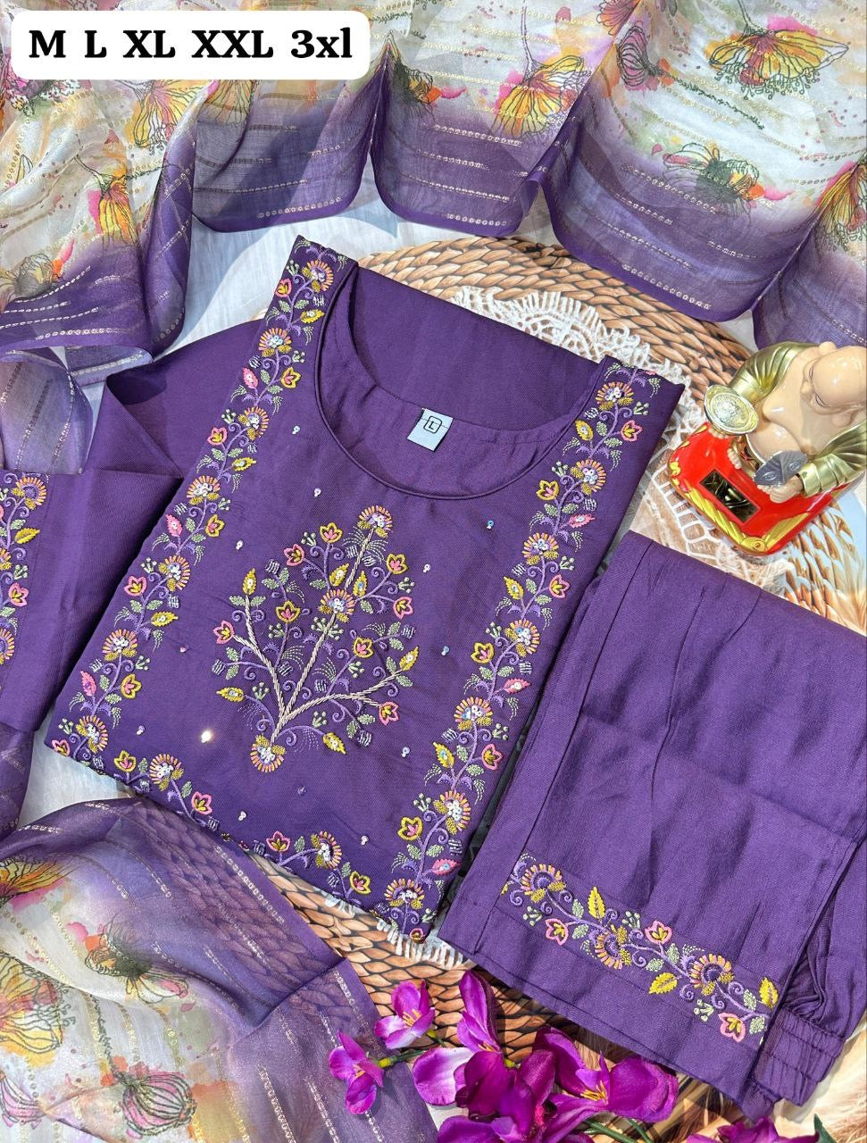 Luxury Emporium Muslin kurta set with Pants