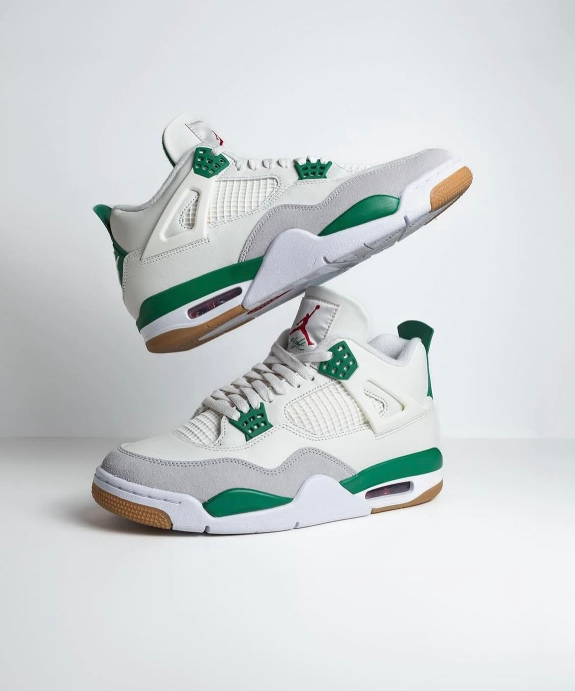 Nike SB x Air Jordan 4
Pine Green| LUXURY EMPORIUM | SNEAKERS MEN