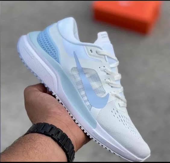 Men Nike Air Zoom Vomero 15 Shoe