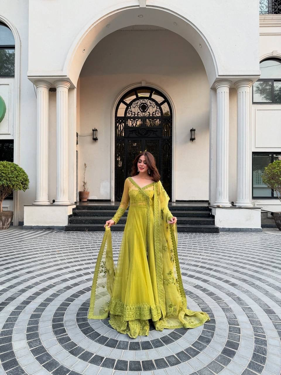 NOORZARA | Luxury Emporium | Partywear Set | Thread with Sequin Embroidery