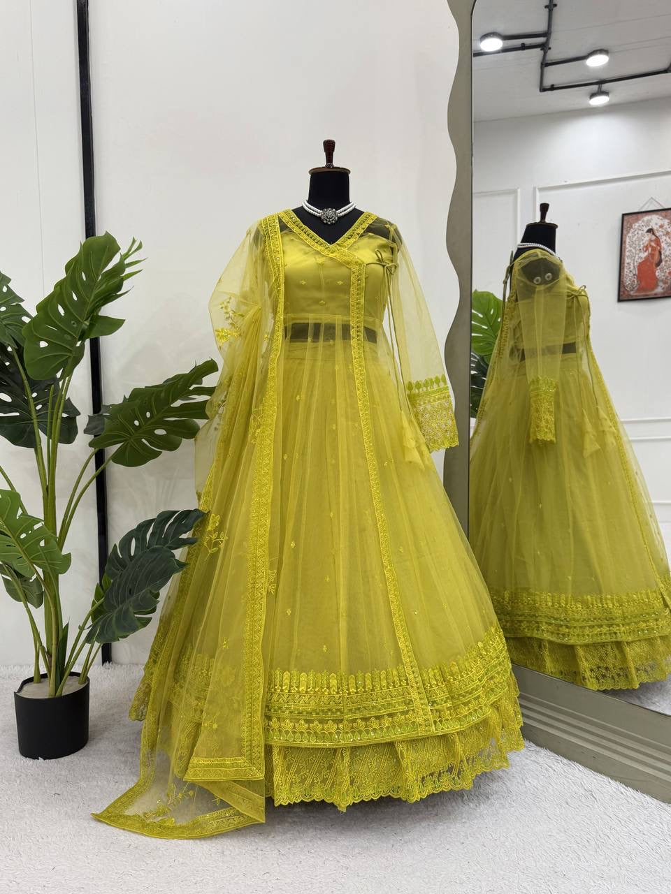 NOORZARA | Luxury Emporium | Partywear Set | Thread with Sequin Embroidery