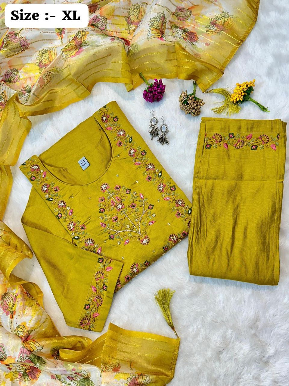 Luxury Emporium Muslin kurta set with Pants