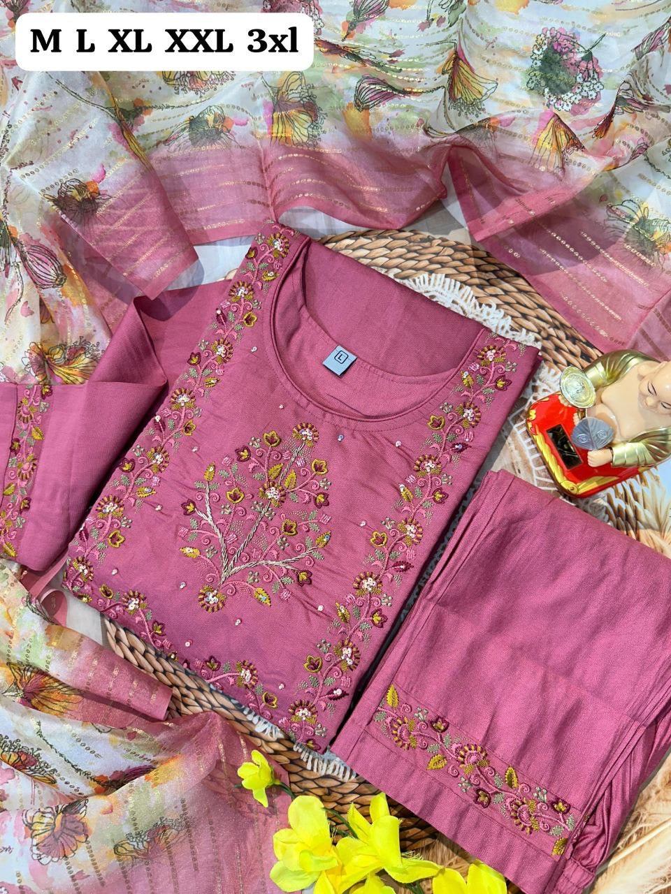 Luxury Emporium Muslin kurta set with Pants