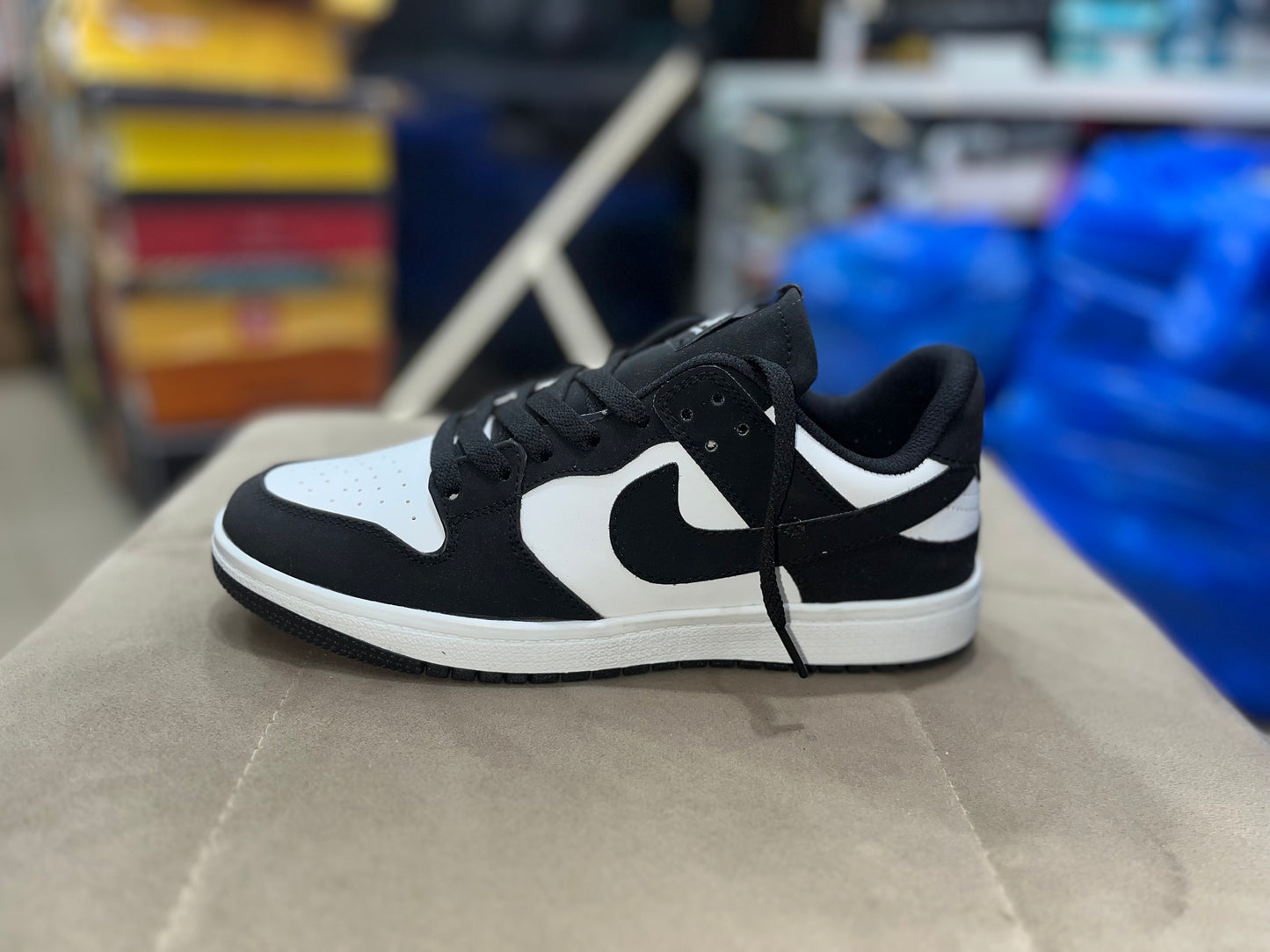 Nike Dunk Low Retro Black White Panda Size unisex